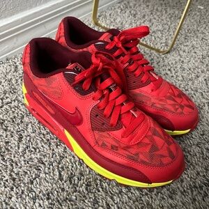 Nike air max 90 size: 7Y (7 women’s) ice gym red